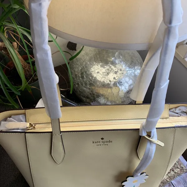 Authentic KATE SPADE Saffiano leather zip top Tote/Flower charm - Image 10