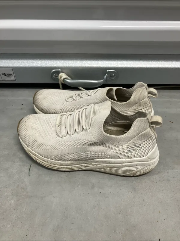 Bob Sport by Skechers Size 8 walking white - Image 3