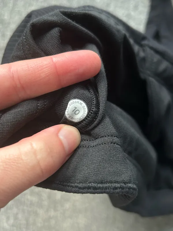 lululemon athletica Asymmetrical One-Shoulder Sports Bra - Black EUC size 10 - Image 4