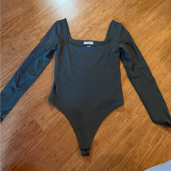 Aritzia Long Sleeve Square Neck Bodysuit in Dark Gray - Image 2