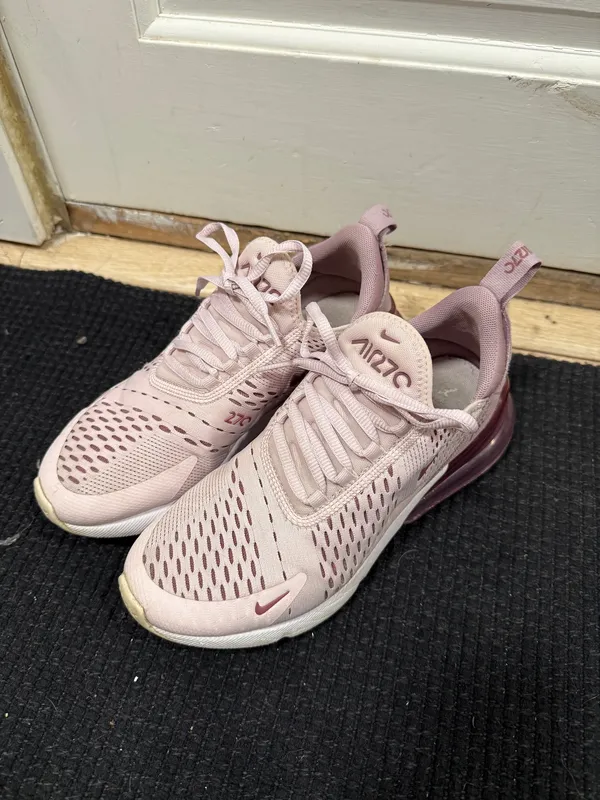 Women’s Nike Air Max 270 Size 7.5 - Image 2