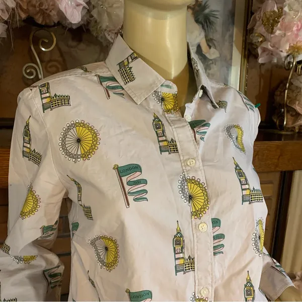 Boden Light Gray W/Yellow & Green London Theme Cotton Button Down Shirt (8) - Image 3