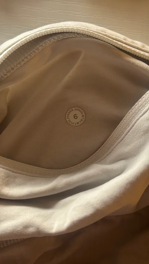 Lululemon Shorts Speed Up White - Image 3