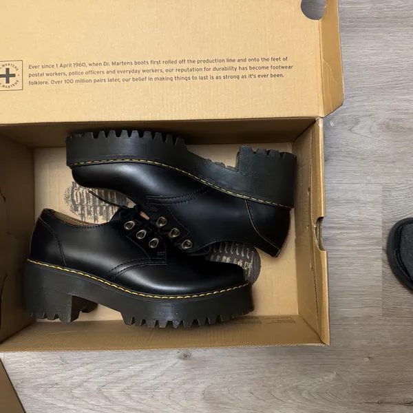 Dr. Martens LEONA LOW Platform Shoes Black Leather Chunky Heel Women's Size 9 - Image 11