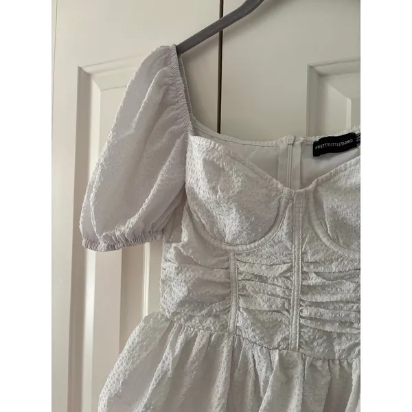 PrettyLittleThing White Textured Tiered Mini Dress Puff Sleeve Women’s US 4 XS - Image 5