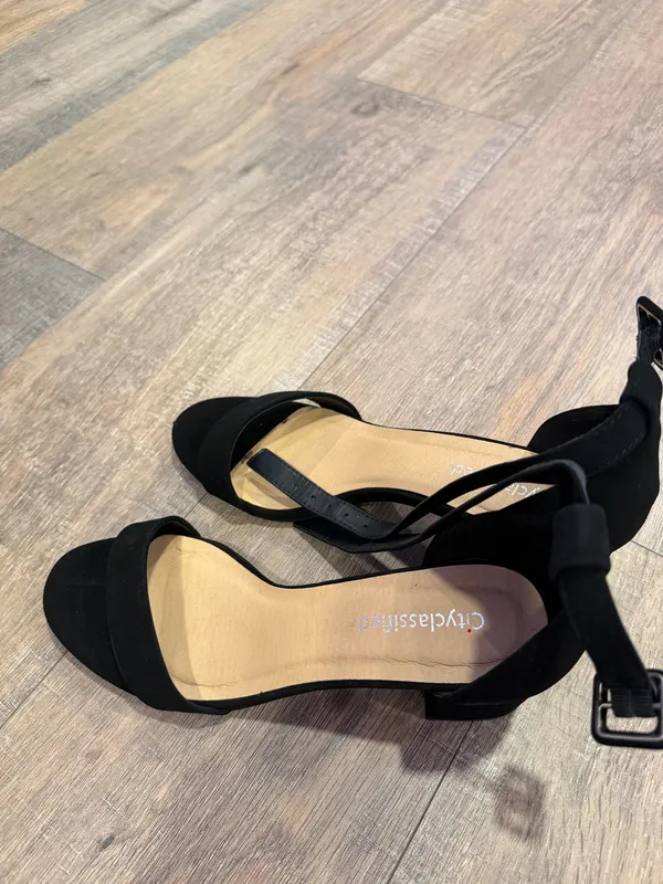black heels - Image 4