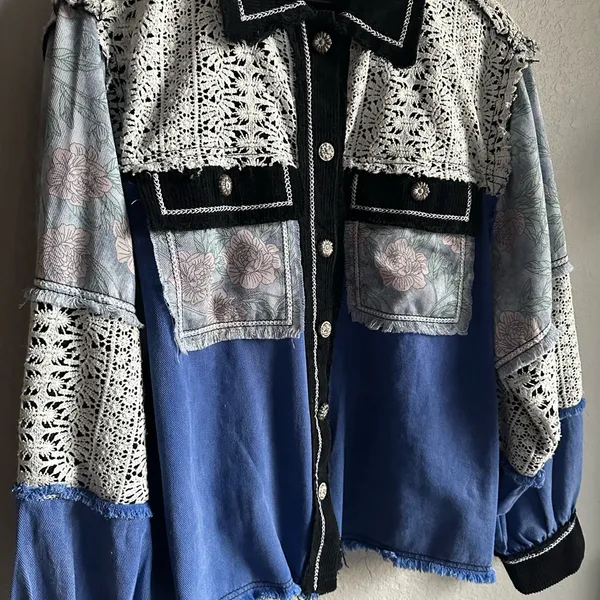 💙POL Floral Lace Patchwork Contrast Button Jacket - Image 2