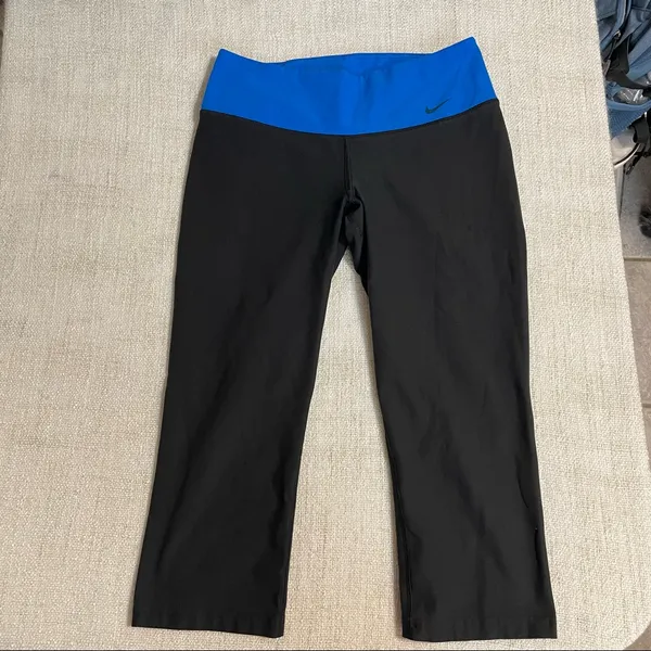 Nike Women’s Capri Leggings - Image 3