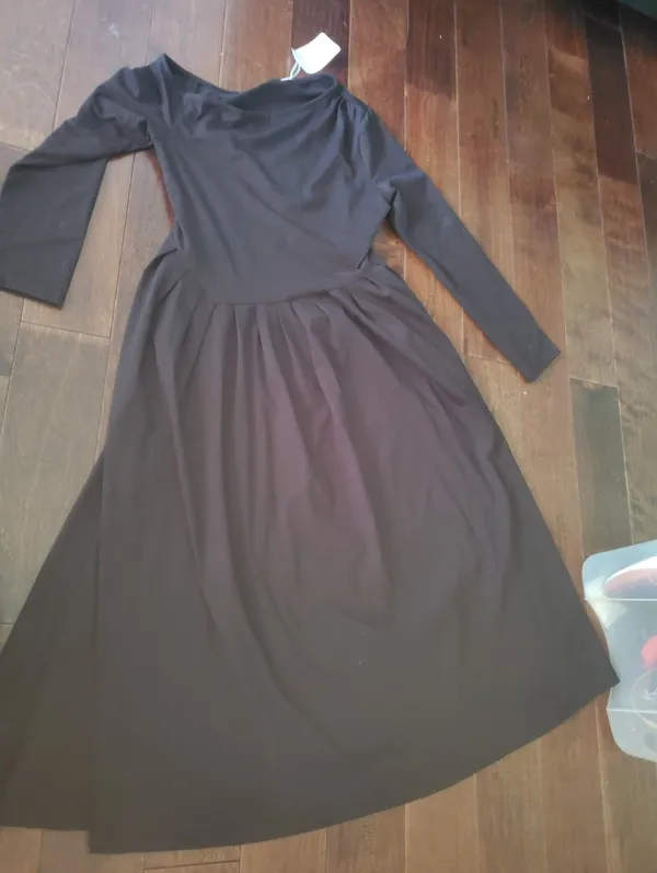 Elegant Black Long Sleeve Pleated Midi Dress Size Large New With Tags Super Cute - Image 4