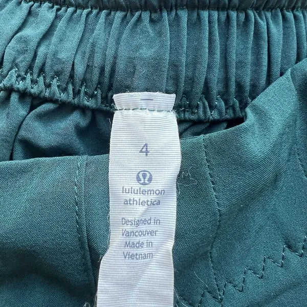 Lululemon Spring Break Away Shorts 3” Women’s Activewear Size 4 Deep Green - Image 5