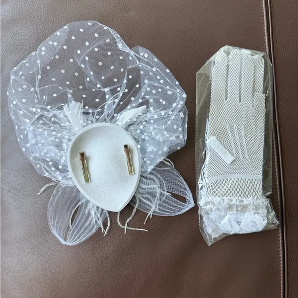 Elegant White Fascinator and Gloves Set - Image 2