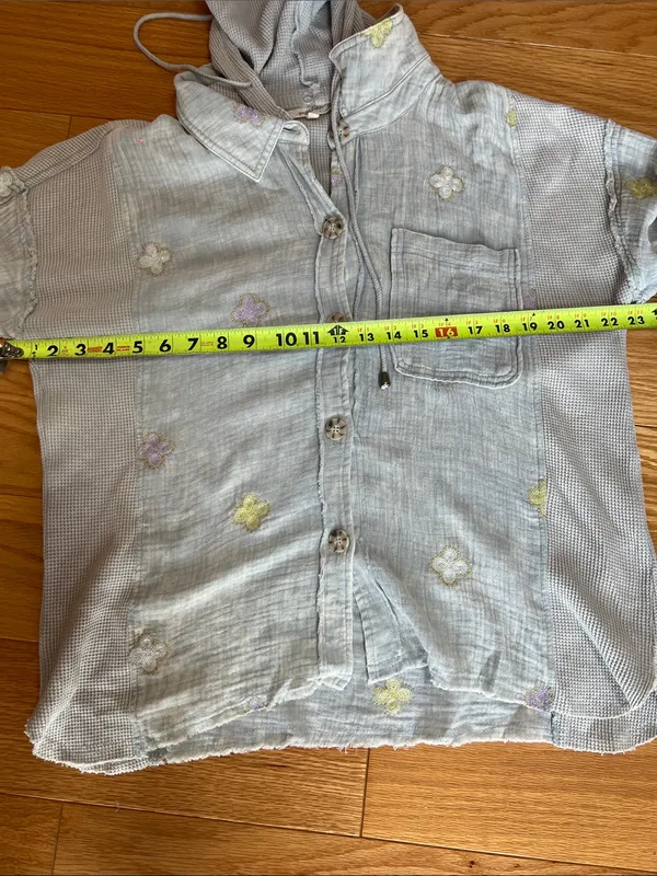 Mystree Light Gray Waffle-Knit Hooded Button Shirt floral detail removable hood - Image 9