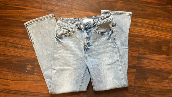 Vervet Slit Hem Jeans - Image 2
