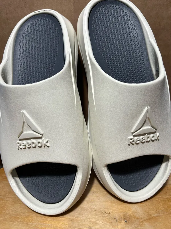 Reebok New women's beach slides. Size 5. $23. - Image 4