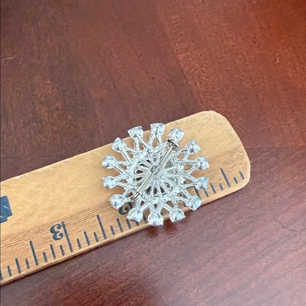 Vintage Gold Tone Brooch - Image 2