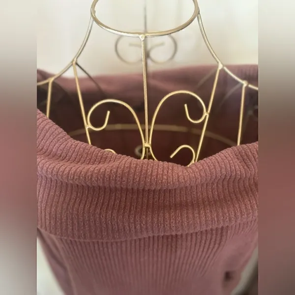 Abercrombie & Fitch Ribbed Off Shoulder Sweater Size XS Mauve - Image 9