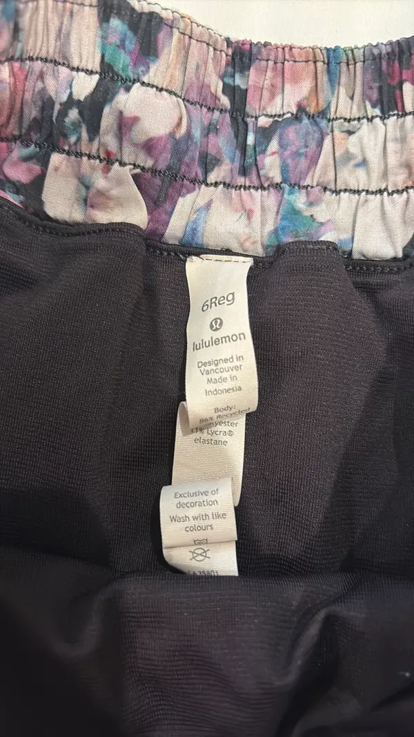 Lululemon Hotty Hot 2.5" - Image 3