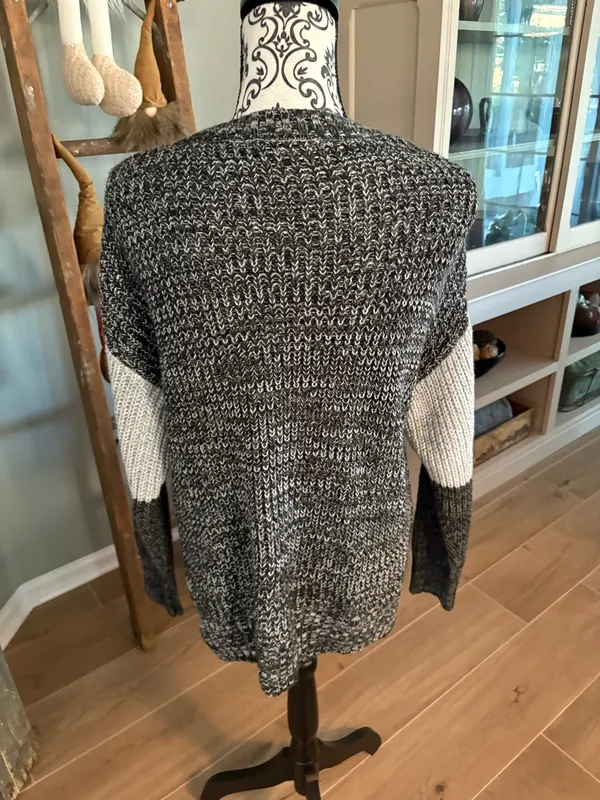 Time & Tru size XL black & grey sweater - Image 4