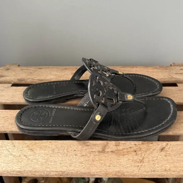 Tory Burch black leather sandal‎ size 8.5 A30 - Image 4