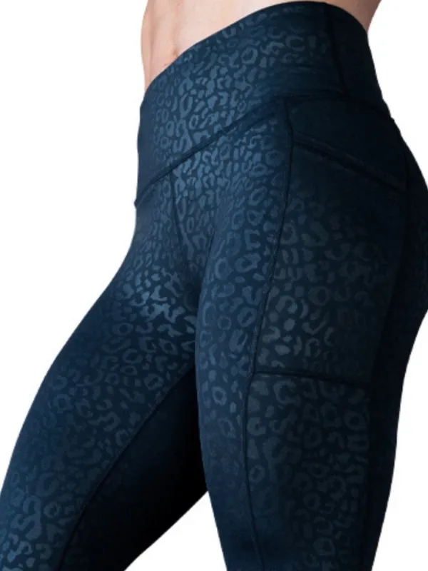 Sz M Pull On Black-on-black leopard print Leggings with side pockets - Image 3