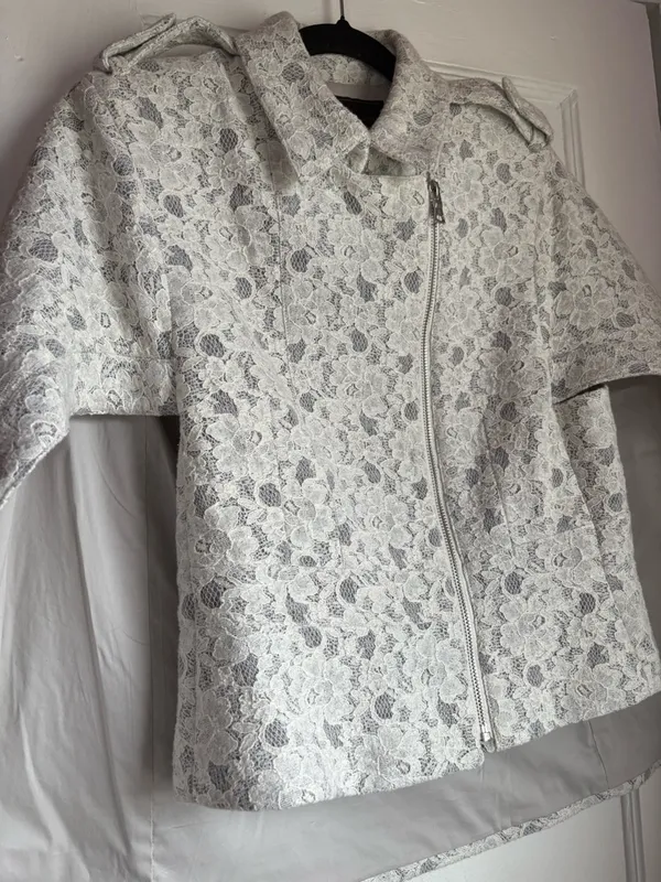 BCBGMAXAZRIA Jameson Floral Lace Cape Jacket Size Small - Image 5