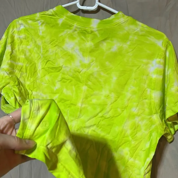 Lululemon T-shirt - Image 2