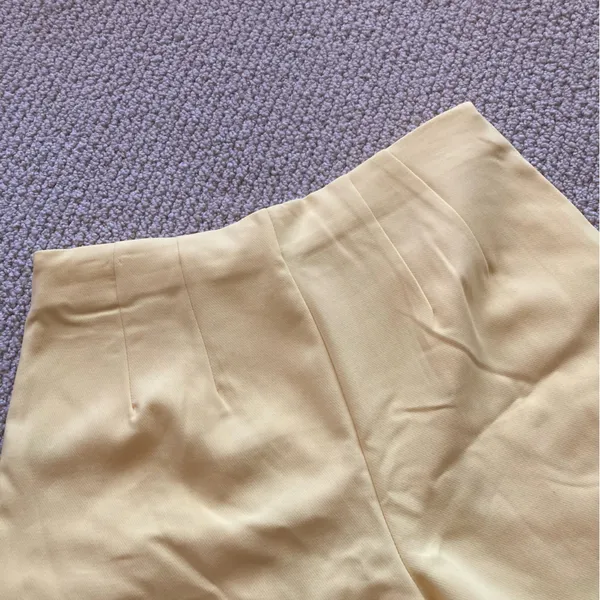 A New Day Bright Yellow Pleated Shorts High Rise Tailored Size 4 Pocket Like New - Image 11