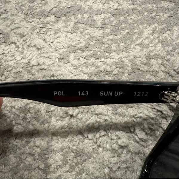 Quay Sun Up Polarized Sunglasses NWOT - Image 4