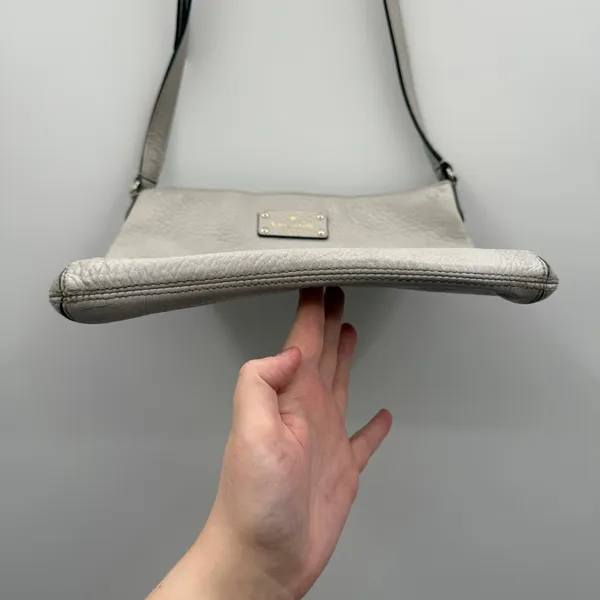 Kate Spade‎ Bag Bay Street Cora Pebbled Leather Beige Gray Crossbody - Image 8