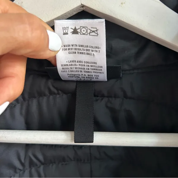 Patagonia Women's Black Puffer Coat - Image 4