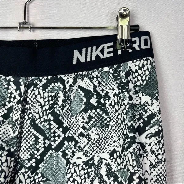 Nike Pro Black & White Snake Print‎ Compression Athletic Shorts L - Image 4
