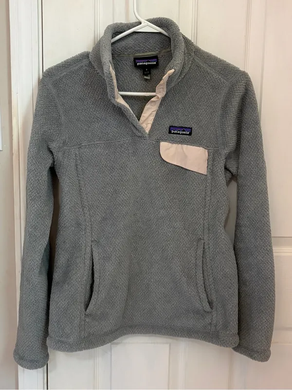 Patagonia Women’s Re-Tool Snap-T Pullover in Grey with Light Pink Trim - Image 3