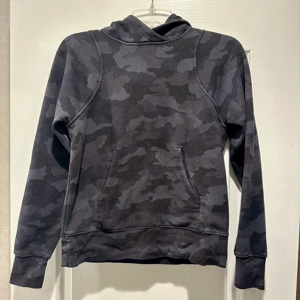 Lululemon - Loungeful Hoodie in Deep Coal Camo - Great Condition! - Image 4