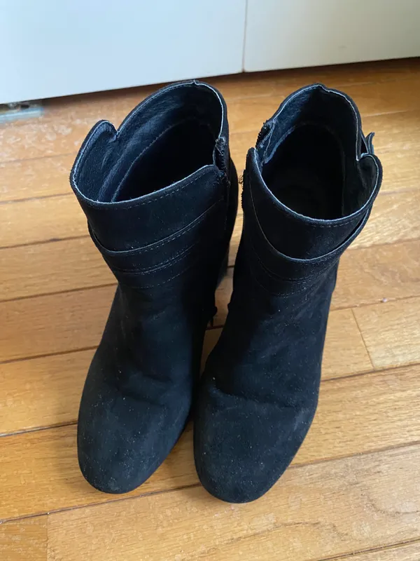 Black Heel Boots Size 7.5 - Image 2