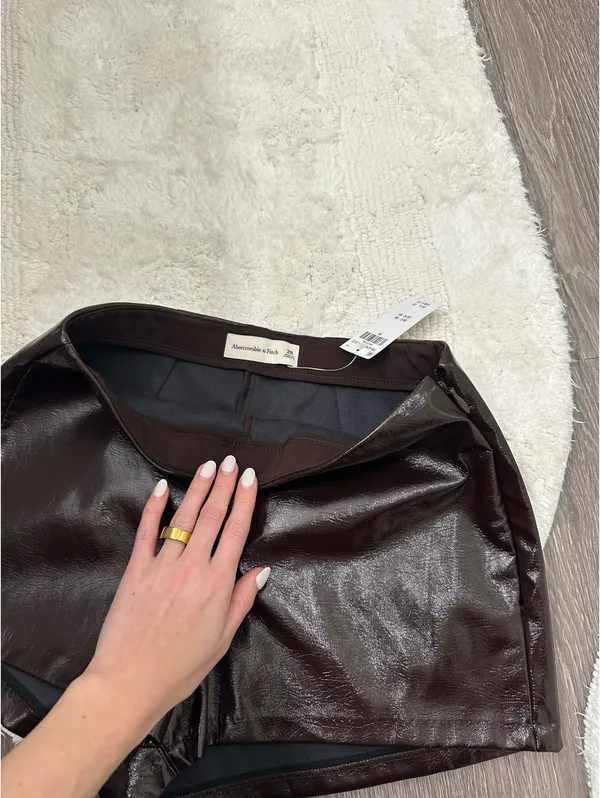 Abercrombie Stretch vegan glossy leather micro short - Image 9