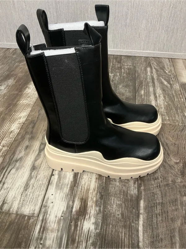 Lemonade Two-Tone Lace-Up Platform Chelsea Boots — Black & Cream Size 7 - Image 3