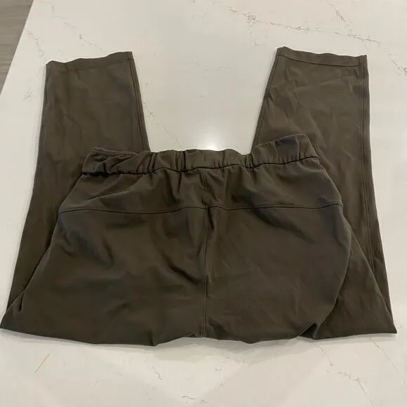 Lululemon On The Fly Crop Pants in Dark Olive size 6‎ - Image 6