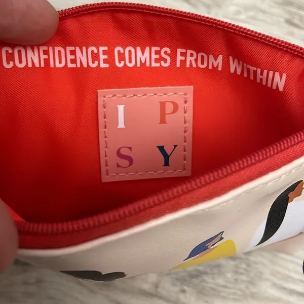 Ipsy Beige Multicolor Print Glam Bag Approximately 5” X 7” Zip Top Makeup Bag - Image 4