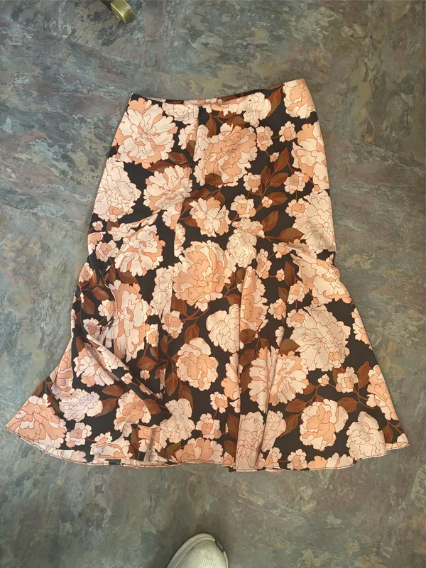 Who What Wear Midi Skirt in floating mums print - Image 4