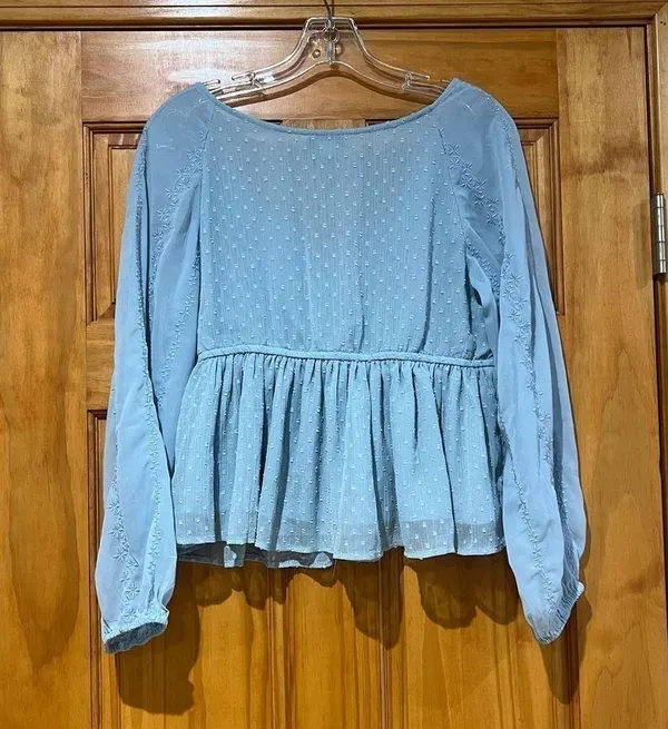 New!! American Eagle M Light Blue Slightly Cropped Flowy Long Sleeve Blouse - Image 2