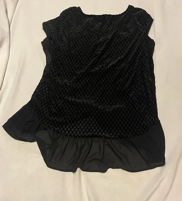 Adriana Papell Black Velvet Top Size L - Image 4