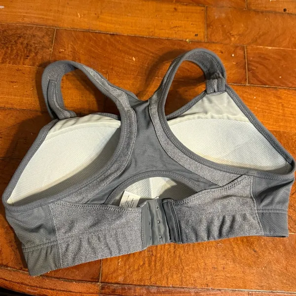 SYROKAN Womens Sports Bra Size 32C Gray Adjustable High Impact Support Padded - Image 4