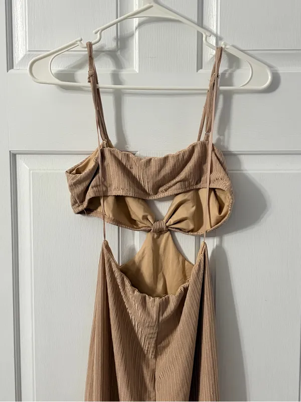Blanc Backless Beige Tie-Front Midi Dress with Cutout Detail - Image 5