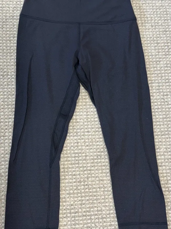 Lululemon Athletic Cropped 3/4 Dot Yoga Leggings Women’s Size 8 Black - Image 5