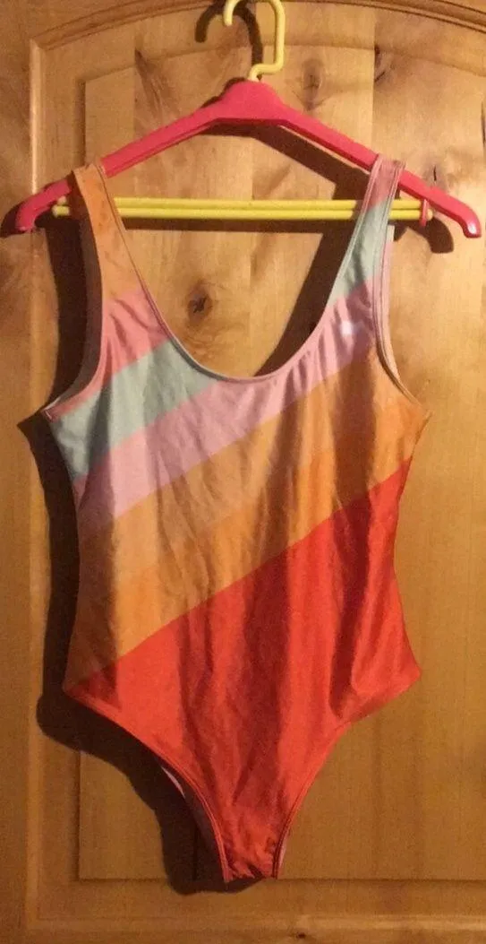 Gold Sheep Pastel Retro Sport Slim Fit One-Piece Swimsuit $80 NWOT L - Image 9