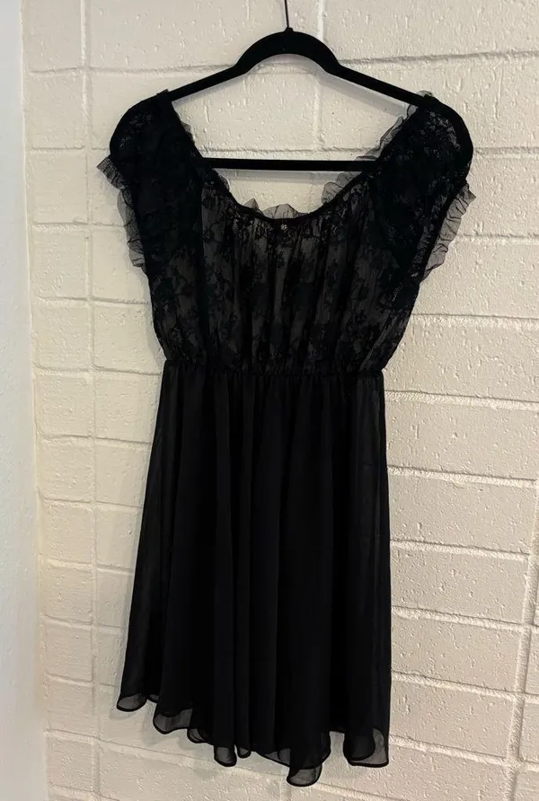 Vintage Oscar de la renta black lace nighty with bow - Image 4