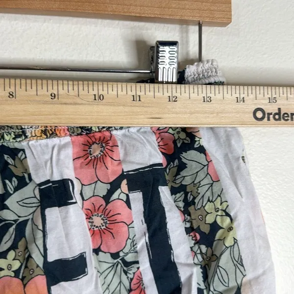 Victoria's Secret Women's Floral Logo Pajama Shorts‎ White Medium - Image 4