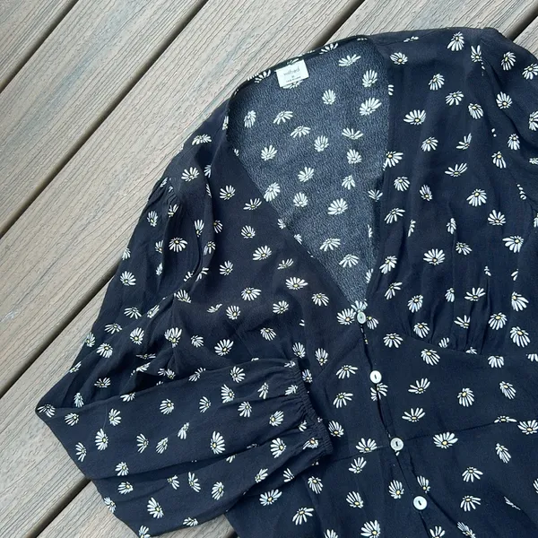 Aritzia‎ Wilfred Daisy Long Sleeve Top - Image 9