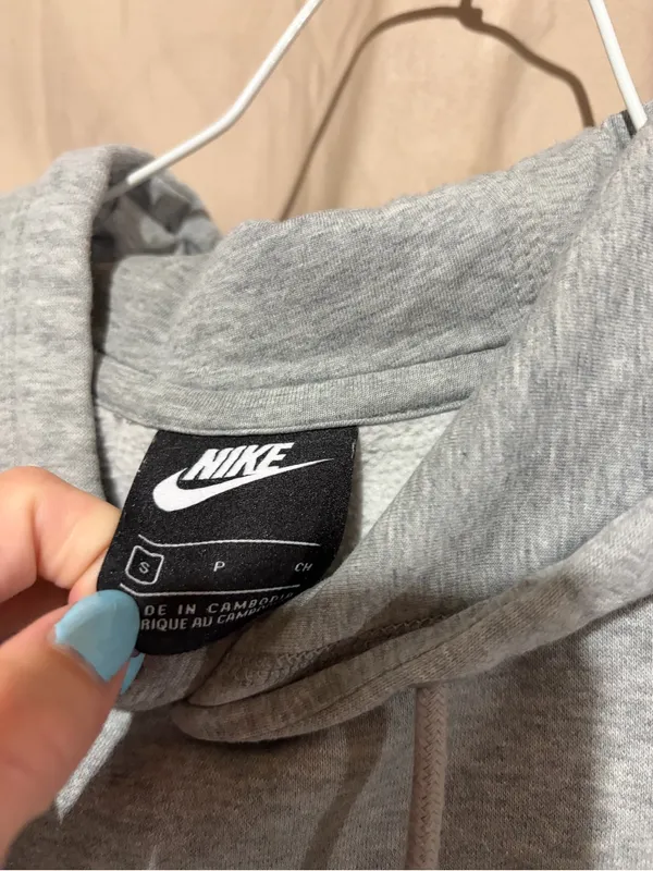 Nike sweatshirt - Image 2
