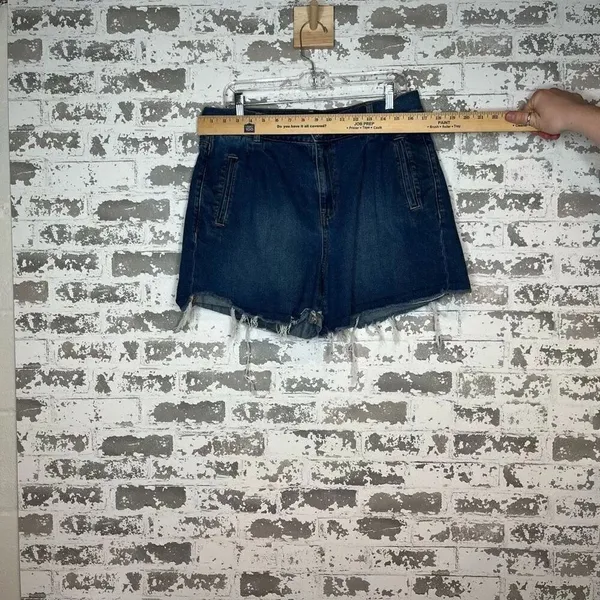 American Eagle | women denim mom shorts raw hem - Image 6